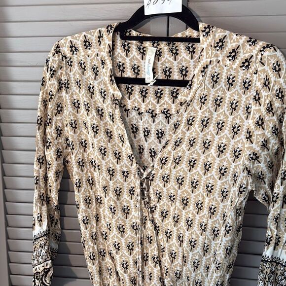 Cream Bell Sleeve V-Neck Tunic - Picture 11 of 13